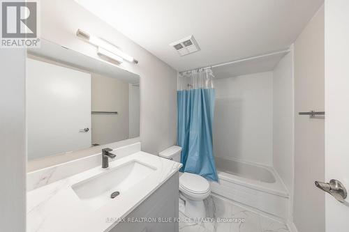1015 - 100 Wingarden Court, Toronto, ON - Indoor Photo Showing Bathroom