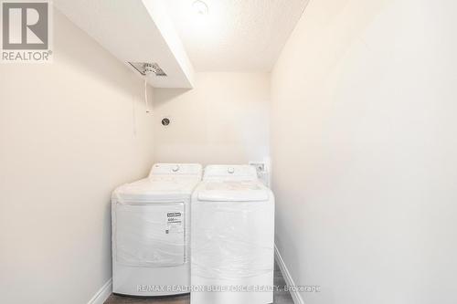 1015 - 100 Wingarden Court, Toronto, ON - Indoor Photo Showing Laundry Room