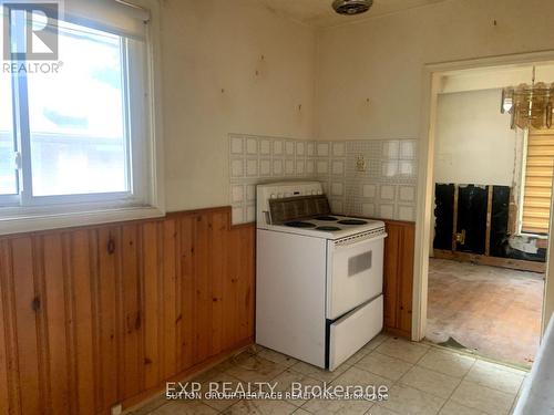 7 Stoney Creek Drive, Toronto, ON - Indoor Photo Showing Kitchen