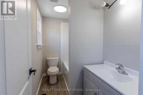 1011 Basswood Avenue, Oshawa, ON - Indoor Photo Showing Bathroom