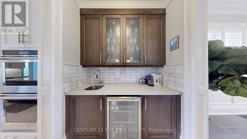 17 Creekview Avenue, Richmond Hill, ON - Indoor Photo Showing Kitchen