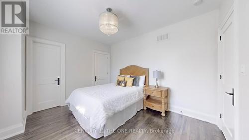 17 Creekview Avenue, Richmond Hill, ON - Indoor Photo Showing Bedroom