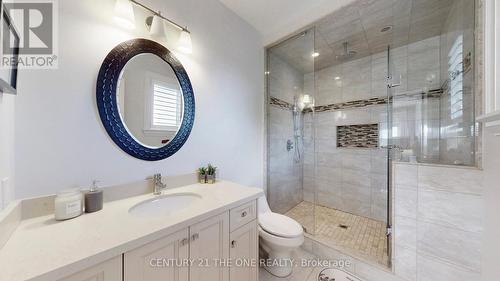 17 Creekview Avenue, Richmond Hill, ON - Indoor Photo Showing Bathroom