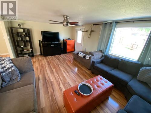 9507 96 Avenue, Fort St. John, BC - Indoor Photo Showing Living Room