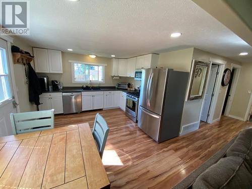 9507 96 Avenue, Fort St. John, BC - Indoor Photo Showing Kitchen