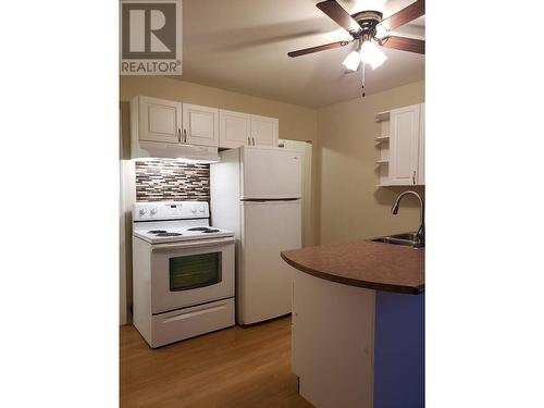 9507 96 Avenue, Fort St. John, BC - Indoor Photo Showing Kitchen