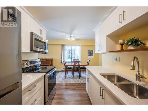 95 Winnipeg Street Unit# 104, Penticton, BC - Indoor Photo Showing Kitchen With Double Sink