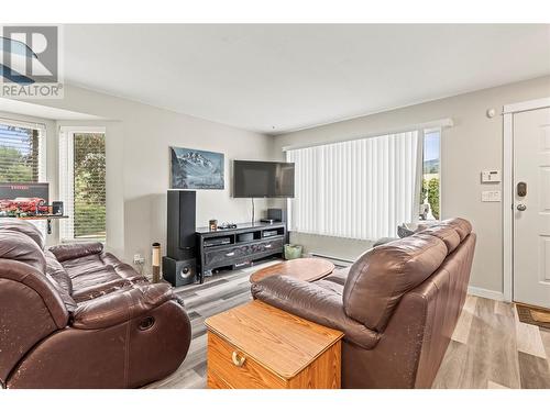 2306 39 Street Unit# 1, Vernon, BC - Indoor Photo Showing Living Room