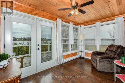 117 Kenedon Drive, Kawartha Lakes, ON - Indoor Photo Showing Living Room