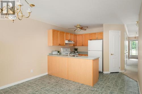 907 Ralphson Crescent, Peterborough, ON - Indoor Photo Showing Kitchen