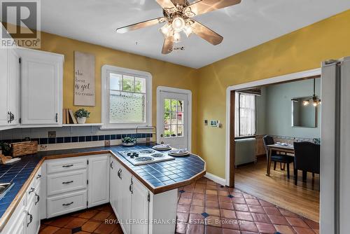 121 Maude Street, Peterborough, ON - Indoor Photo Showing Kitchen