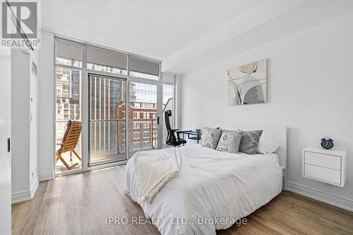 732 - 21 Nelson Street, Toronto, ON - Indoor Photo Showing Bedroom