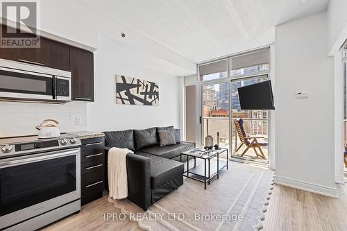 732 - 21 Nelson Street, Toronto, ON - Indoor Photo Showing Kitchen