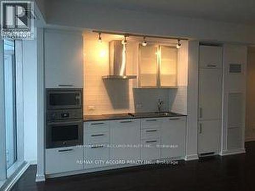 5004 - 14 York Street, Toronto, ON - Indoor Photo Showing Kitchen