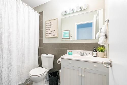16 Debby Crescent, Brantford, ON - Indoor Photo Showing Bathroom