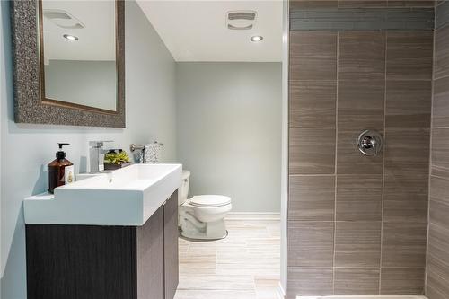 16 Debby Crescent, Brantford, ON - Indoor Photo Showing Bathroom