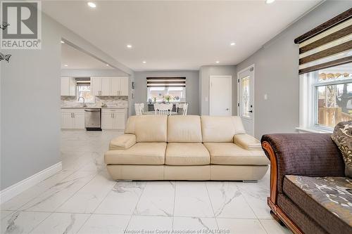 3108 Dominion Boulevard, Windsor, ON - Indoor Photo Showing Living Room