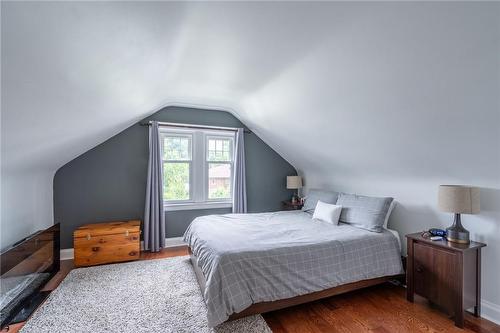 175 Brucedale Avenue E, Hamilton, ON - Indoor Photo Showing Bedroom