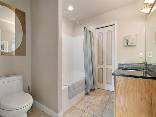 205 Kingston St, Victoria, BC - Indoor Photo Showing Bathroom