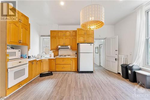 255 Mackay Street, Ottawa, ON - Indoor Photo Showing Kitchen