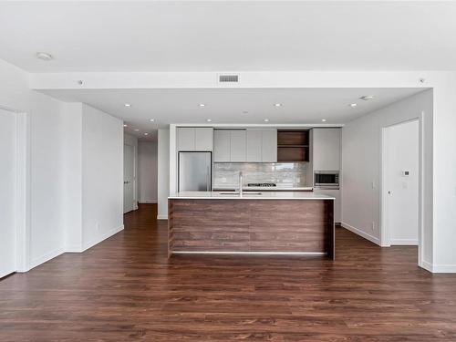 803-369 Tyee Rd, Victoria, BC - Indoor Photo Showing Kitchen