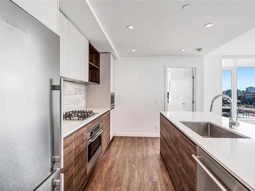 803-369 Tyee Rd, Victoria, BC - Indoor Photo Showing Kitchen With Upgraded Kitchen