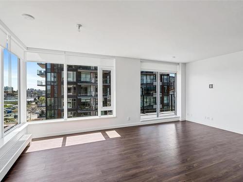 803-369 Tyee Rd, Victoria, BC - Indoor Photo Showing Living Room