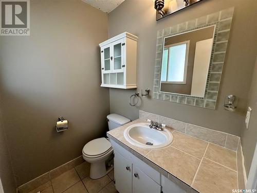 242 Elliott Place, Swift Current, SK - Indoor Photo Showing Bathroom