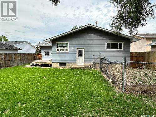 242 Elliott Place, Swift Current, SK - Outdoor