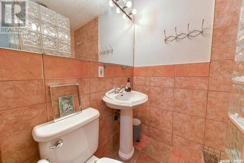 34 Forman Bay, Regina, SK - Indoor Photo Showing Bathroom