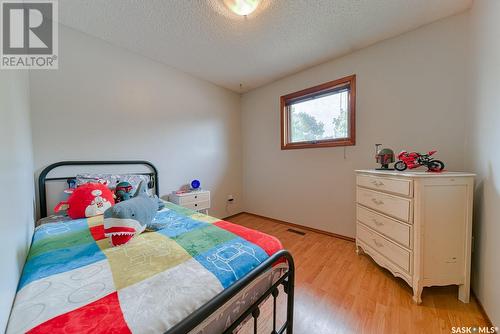 34 Forman Bay, Regina, SK - Indoor Photo Showing Bedroom