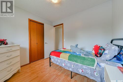 34 Forman Bay, Regina, SK - Indoor Photo Showing Bedroom