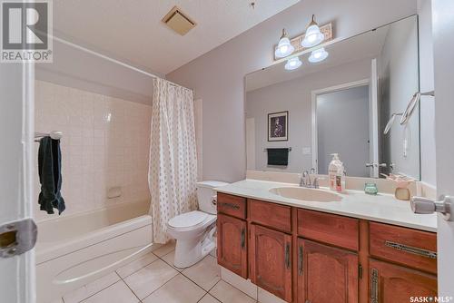 34 Forman Bay, Regina, SK - Indoor Photo Showing Bathroom