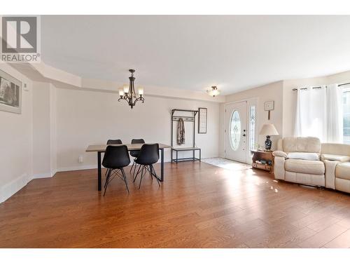 726 Okanagan Ave, Chase, BC - Indoor Photo Showing Living Room