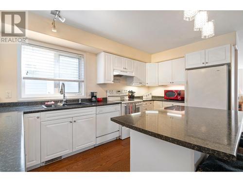 726 Okanagan Ave, Chase, BC - Indoor Photo Showing Kitchen With Double Sink