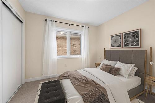 25 Downriver Drive, Welland, ON - Indoor Photo Showing Bedroom