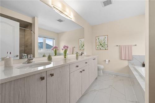 25 Downriver Drive, Welland, ON - Indoor Photo Showing Bathroom