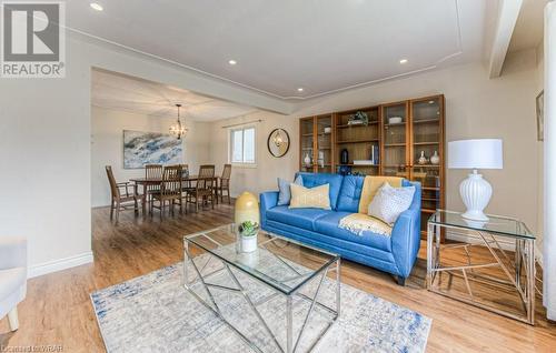 636 Red Pine Drive, Waterloo, ON - Indoor Photo Showing Living Room