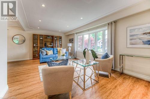 636 Red Pine Drive, Waterloo, ON - Indoor Photo Showing Living Room