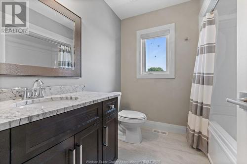 1490 Helsinki Court, Windsor, ON - Indoor Photo Showing Bathroom