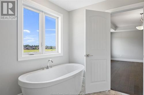 7355 Garnet, Mcgregor, ON - Indoor Photo Showing Bathroom