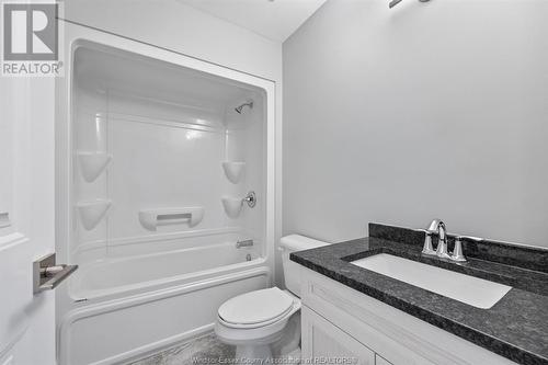 7355 Garnet, Mcgregor, ON - Indoor Photo Showing Bathroom