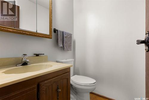 635 4Th Avenue Ne, Ituna, SK - Indoor Photo Showing Bathroom