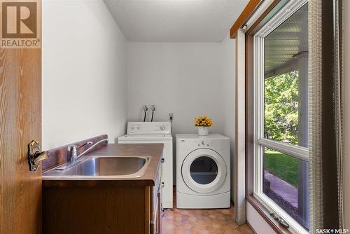 635 4Th Avenue Ne, Ituna, SK - Indoor Photo Showing Laundry Room