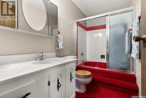 635 4Th Avenue Ne, Ituna, SK - Indoor Photo Showing Bathroom