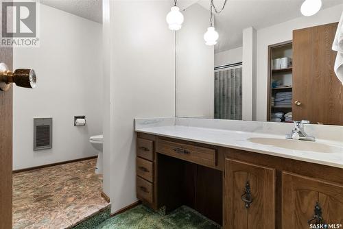 635 4Th Avenue Ne, Ituna, SK - Indoor Photo Showing Bathroom