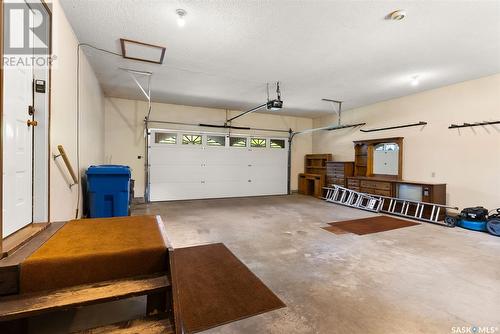 635 4Th Avenue Ne, Ituna, SK - Indoor Photo Showing Garage