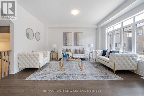 38 Duxbury Road, Brampton, ON - Indoor Photo Showing Living Room