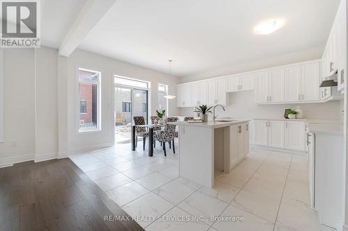 38 Duxbury Road, Brampton, ON - Indoor Photo Showing Kitchen