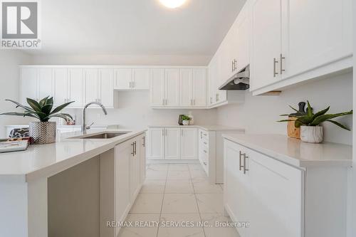 38 Duxbury Road, Brampton, ON - Indoor Photo Showing Kitchen